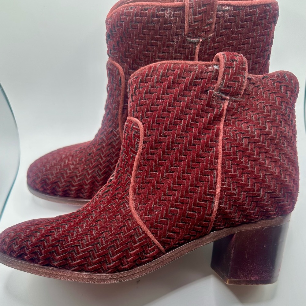 Laurence Dacade
Nikki Woven Velvet 50mm Booties Burgundy Red sz 39